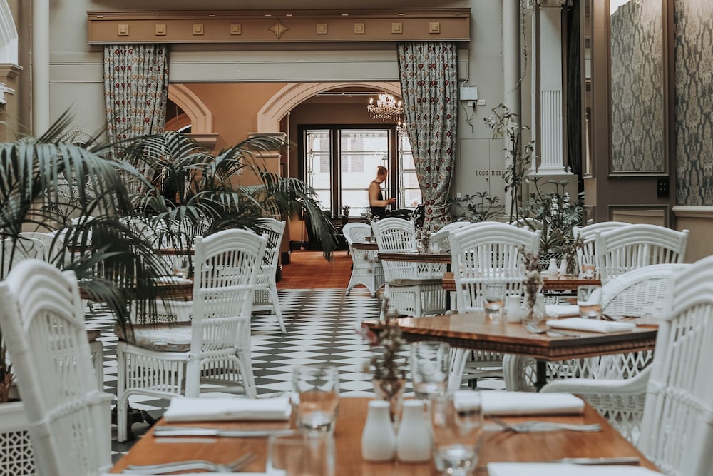 Hadleys Orient Hotel 35/47