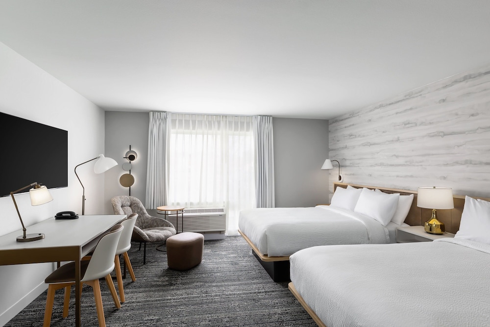 استوديو بسريرين كوين لذوي الإعاقة، TownePlace Suites Iron Mountain 2/5