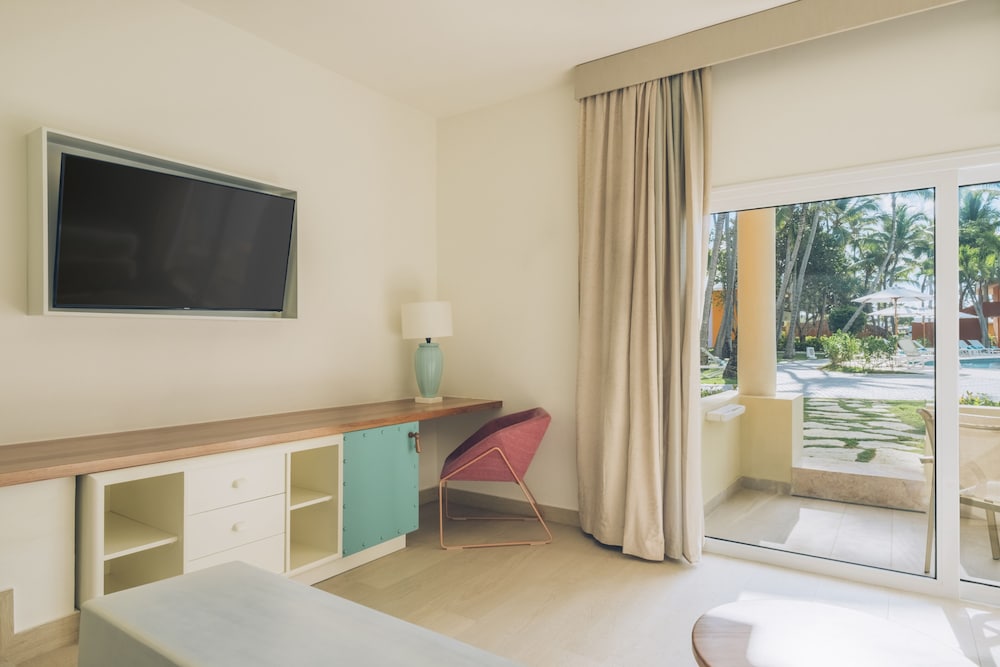 Junior Suite, 2 Double Beds, Pool Access