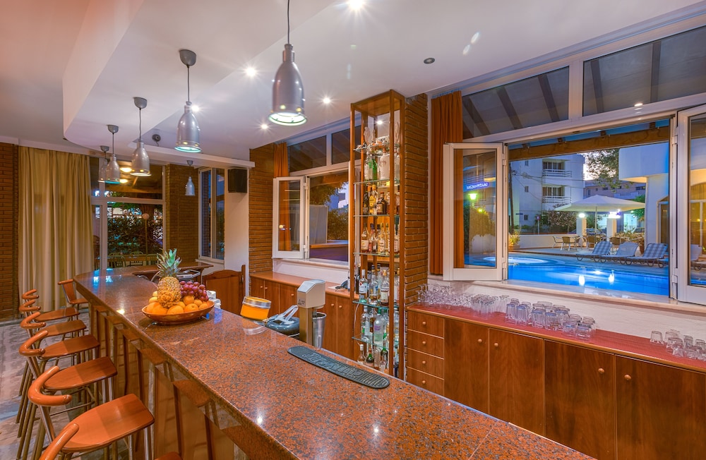 Pavlos Hotel 48/51