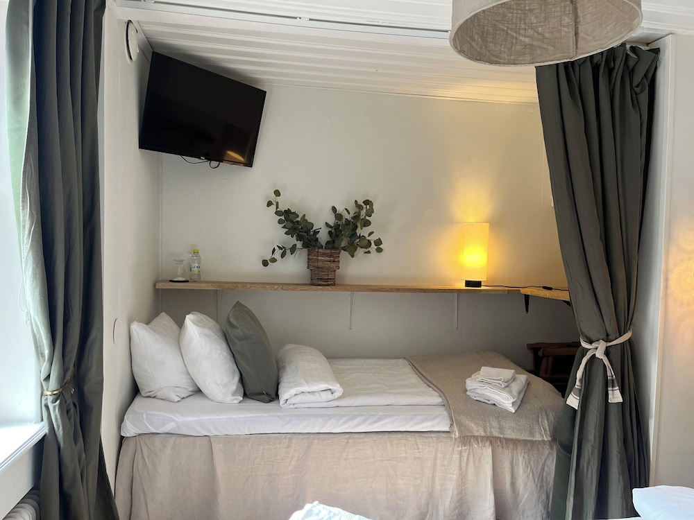 Hotell Bäckagården 12/50