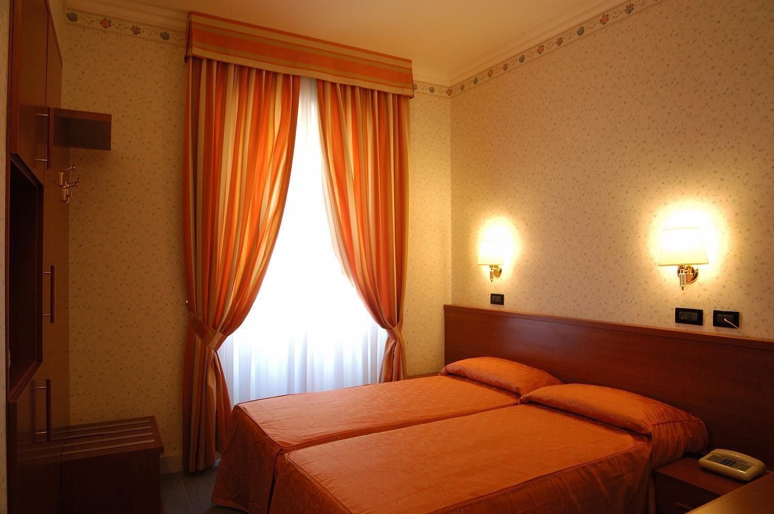 ROOM, QUADRUPLE