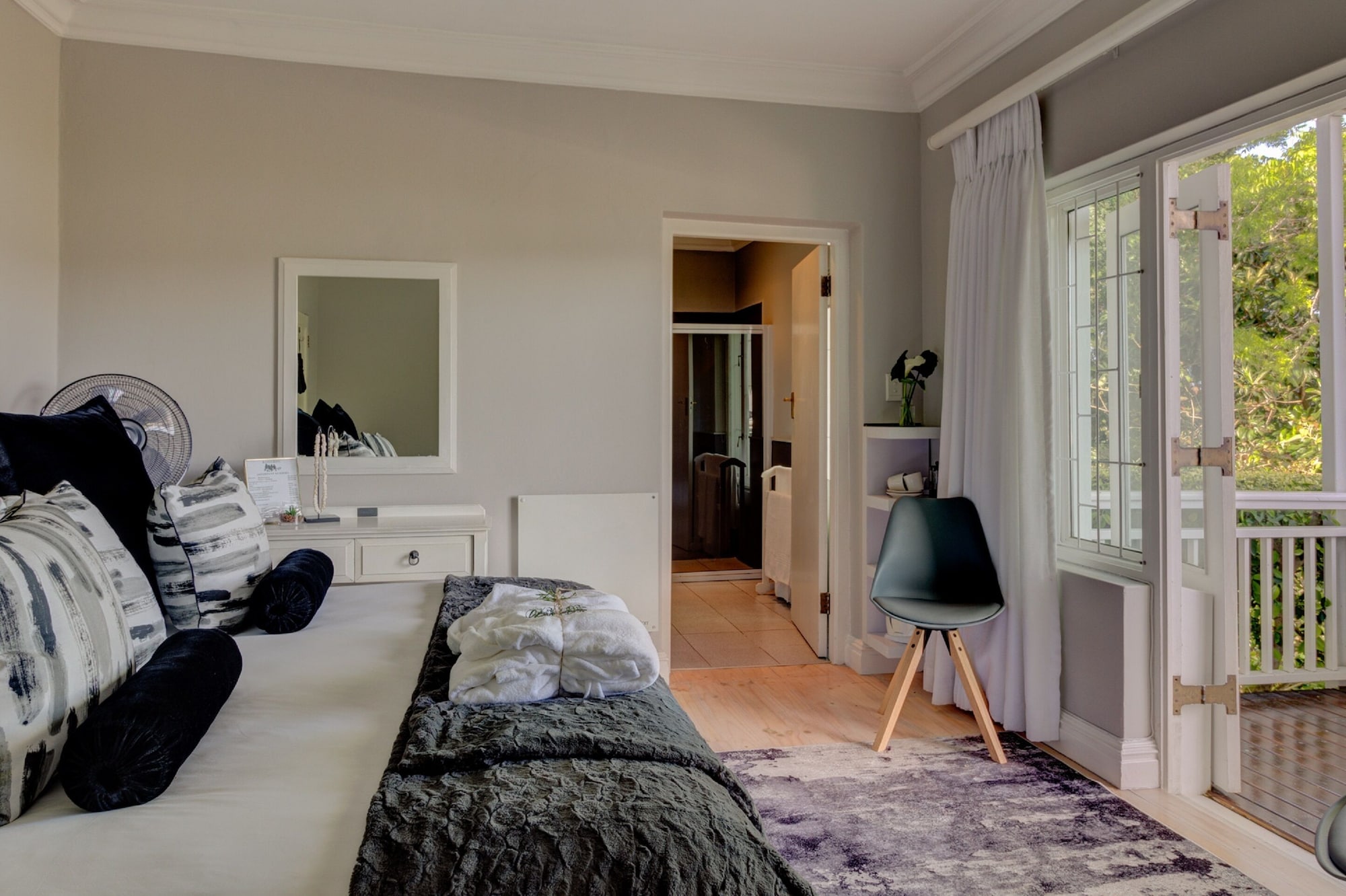 Standard, King Bed, Lagoon and Sea View