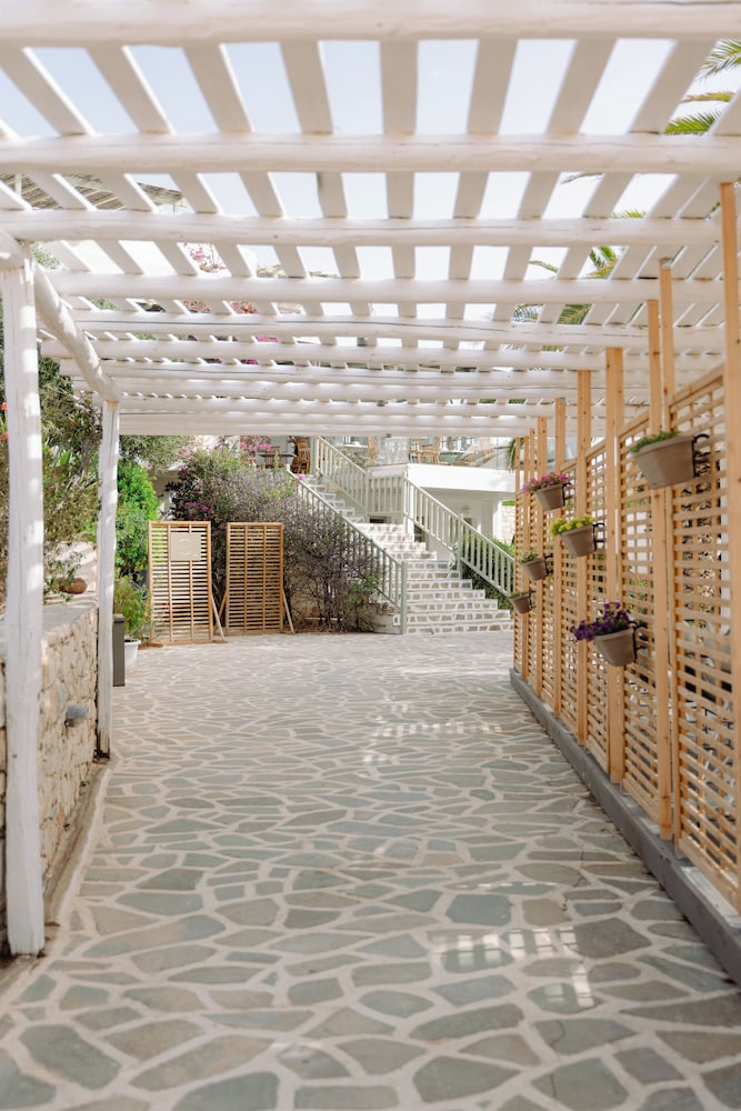 Pnoi Hotel 8/49