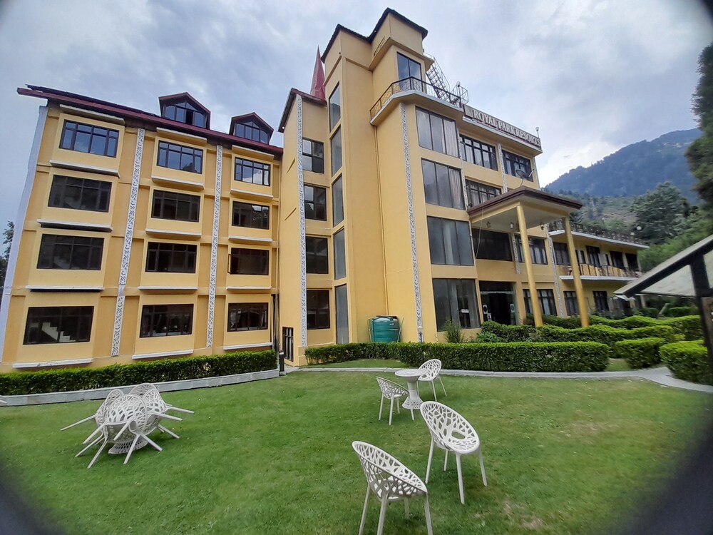 ROYAL PARK RESORT. 39/47
