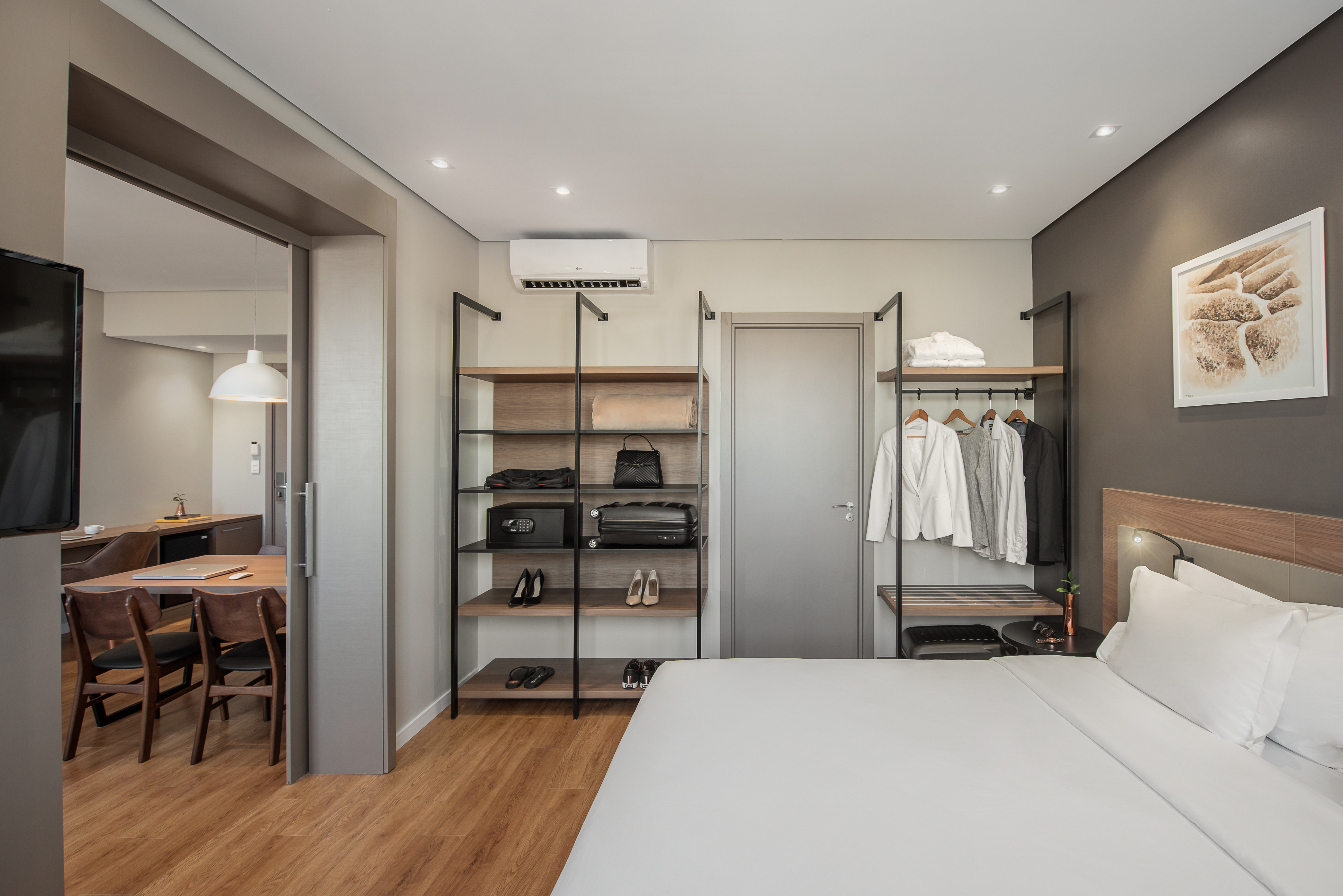 Double Suite - 1 King Bed