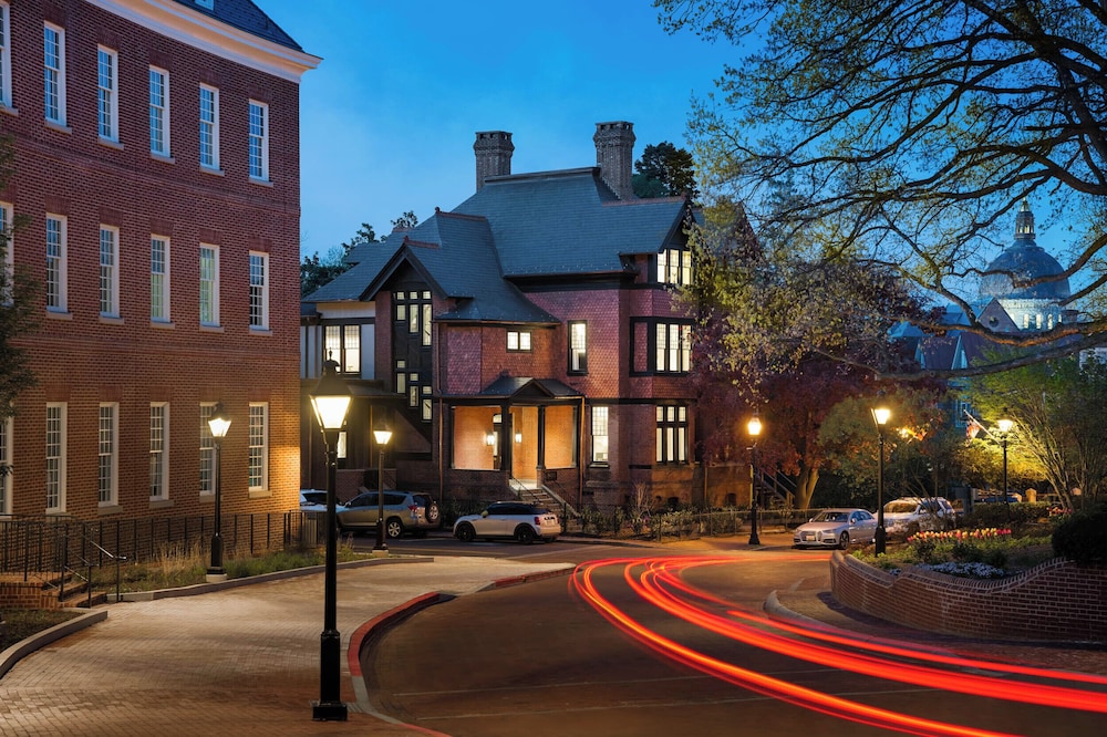 86 State Circle - Luxury Boutique Hotel 21/28