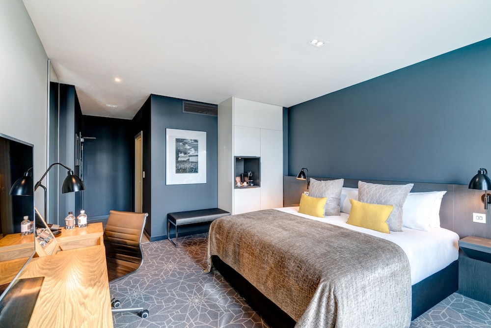 Apex City of Bath Hotel 24/76