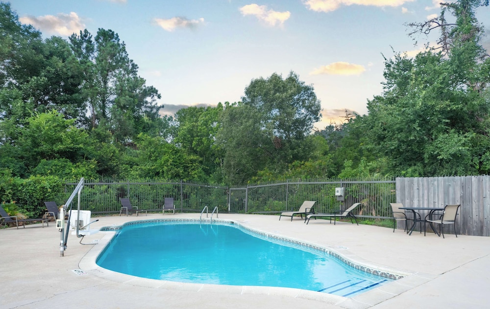 Motel6 Livingston, TX 43/53