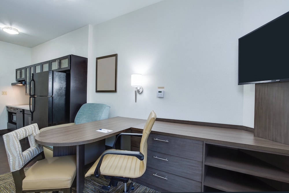 Candlewood Suites Ft. Lauderdale Airport Cruise 33/62