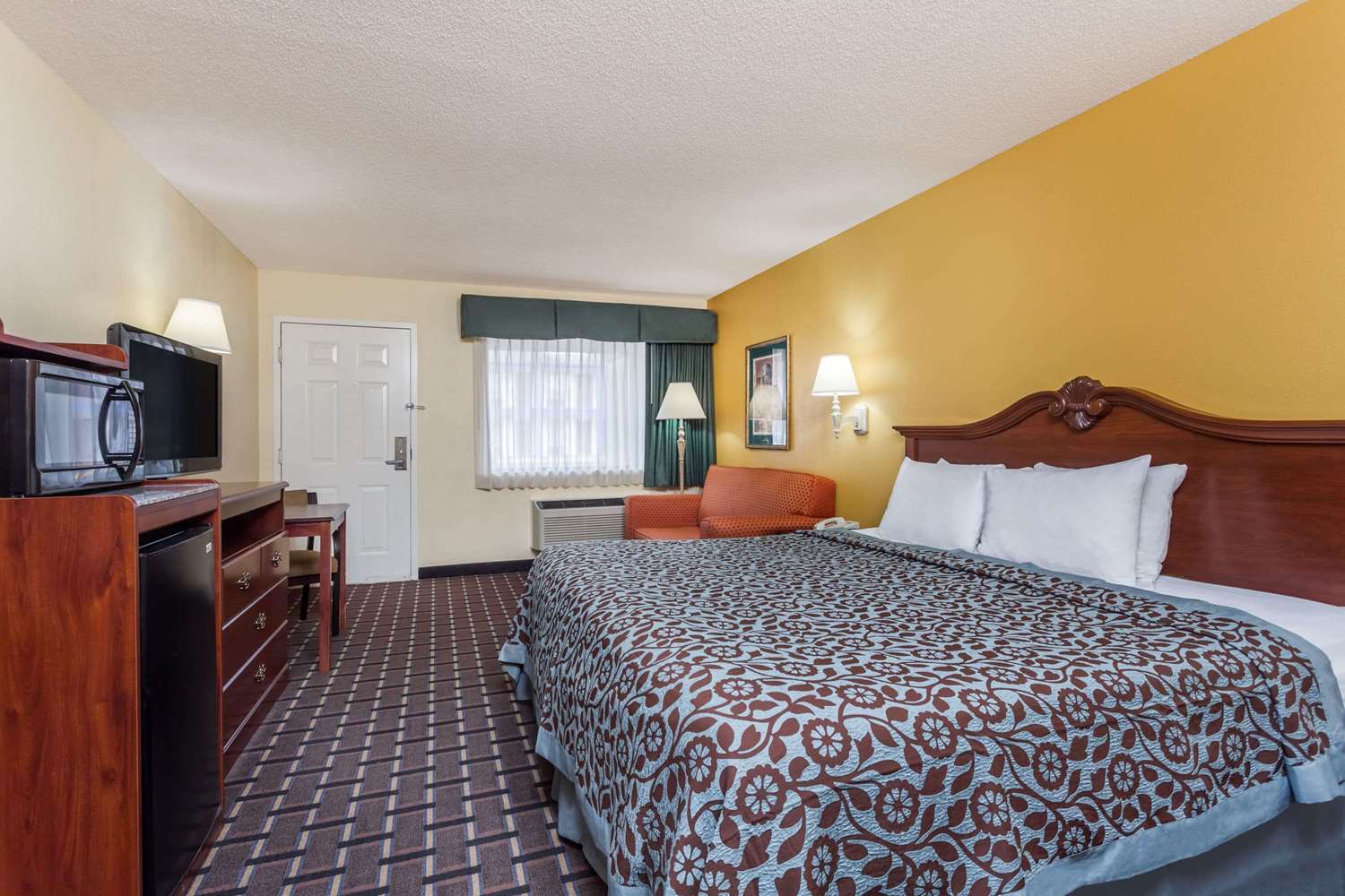 Days Inn & Suites by Wyndham Warner Robins Near Robins AFB 2/14