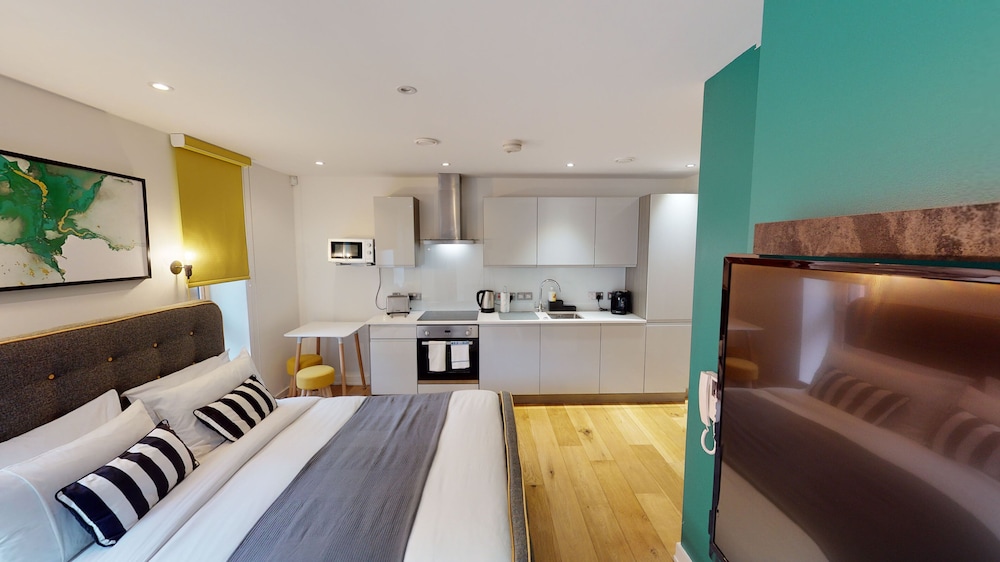 Quay Apartments Manchester 10/68