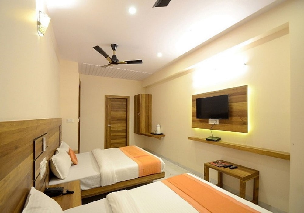 EXECUTIVE, SUITE