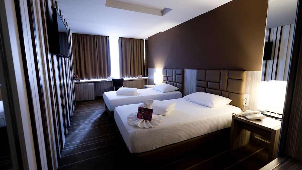 TRIPLE SUPERIOR ROOM
