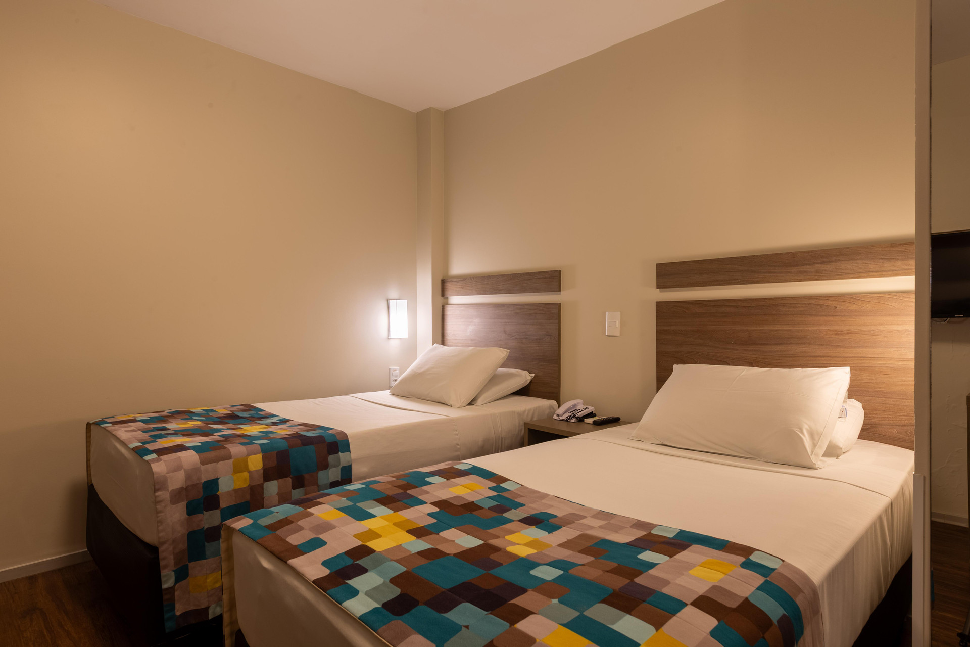 Super, Twin Beds