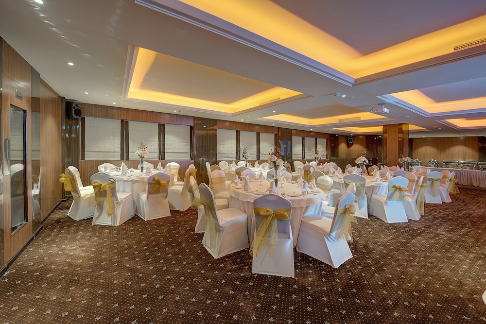 Omega Hotel Dubai 35/49