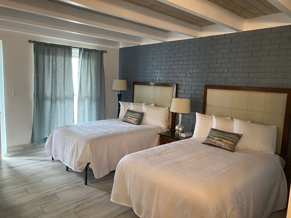 Gulf Coast Inn 8/50
