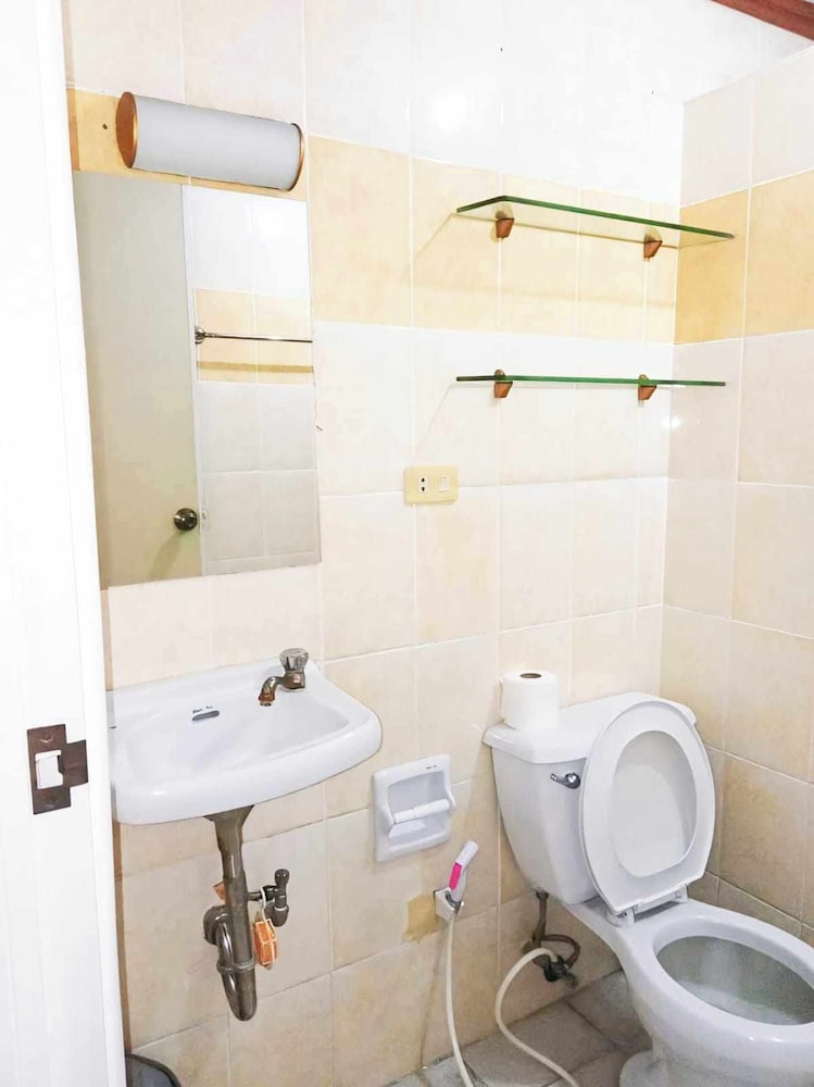1St Street Park Apartelle 53/55