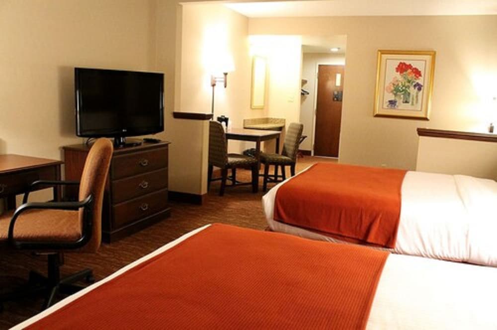 Auburn Place Hotel &amp; Suites - Paducah 7/26