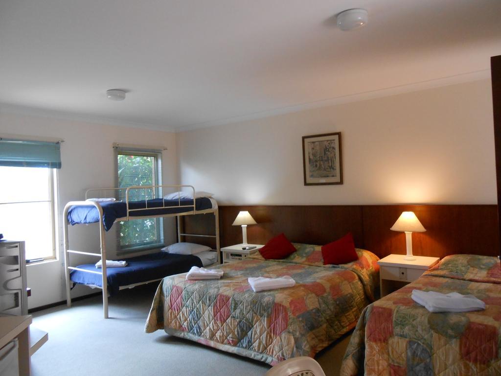 Augustas Georgiana Molloy Motel 6/24