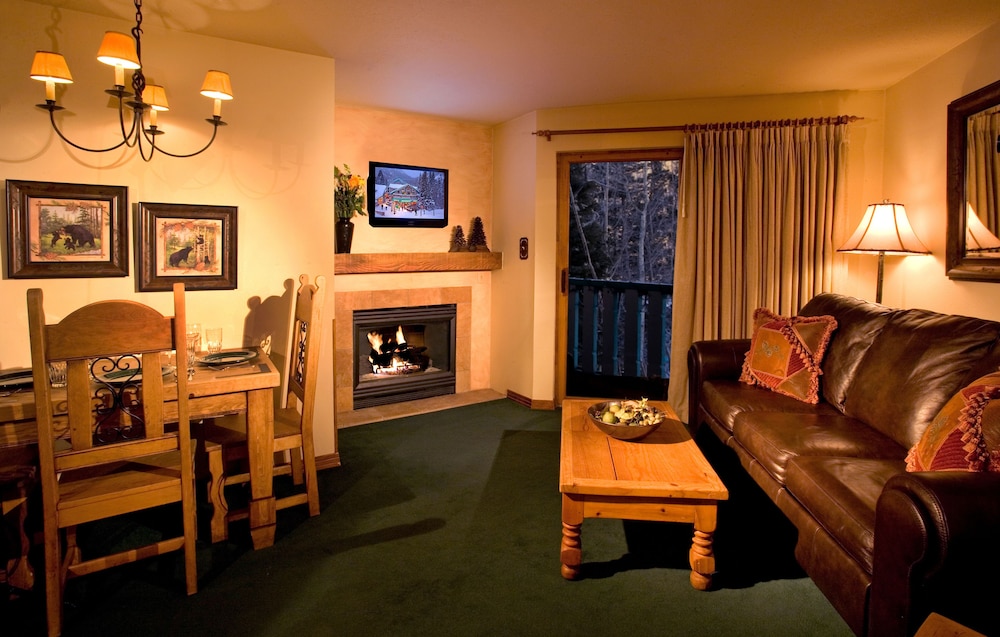 Alpine Village Suites 24/50