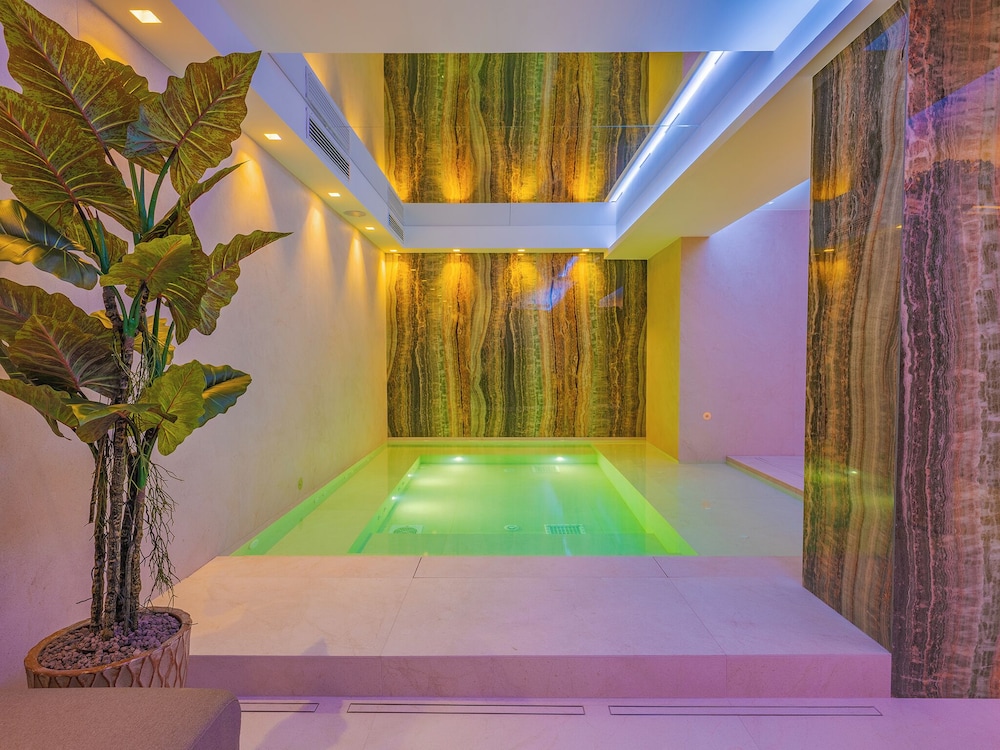 swimming pool spa