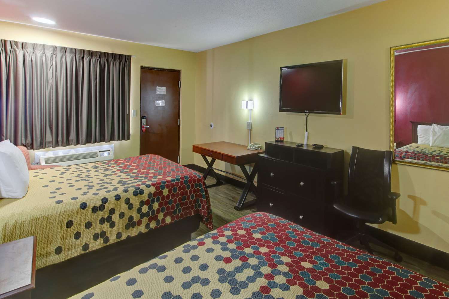 غرفة بسريرين كوين، Econo Lodge Town Center 4/4
