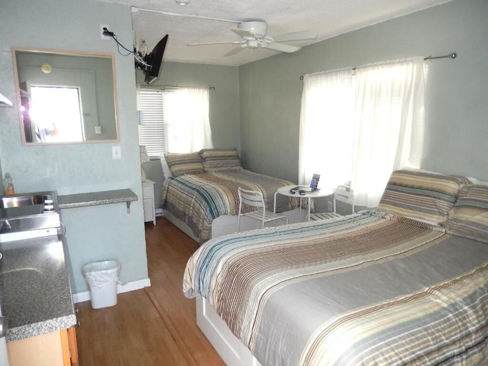Sifting Sands Motel 9/34