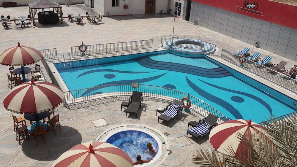 swimming pool spa