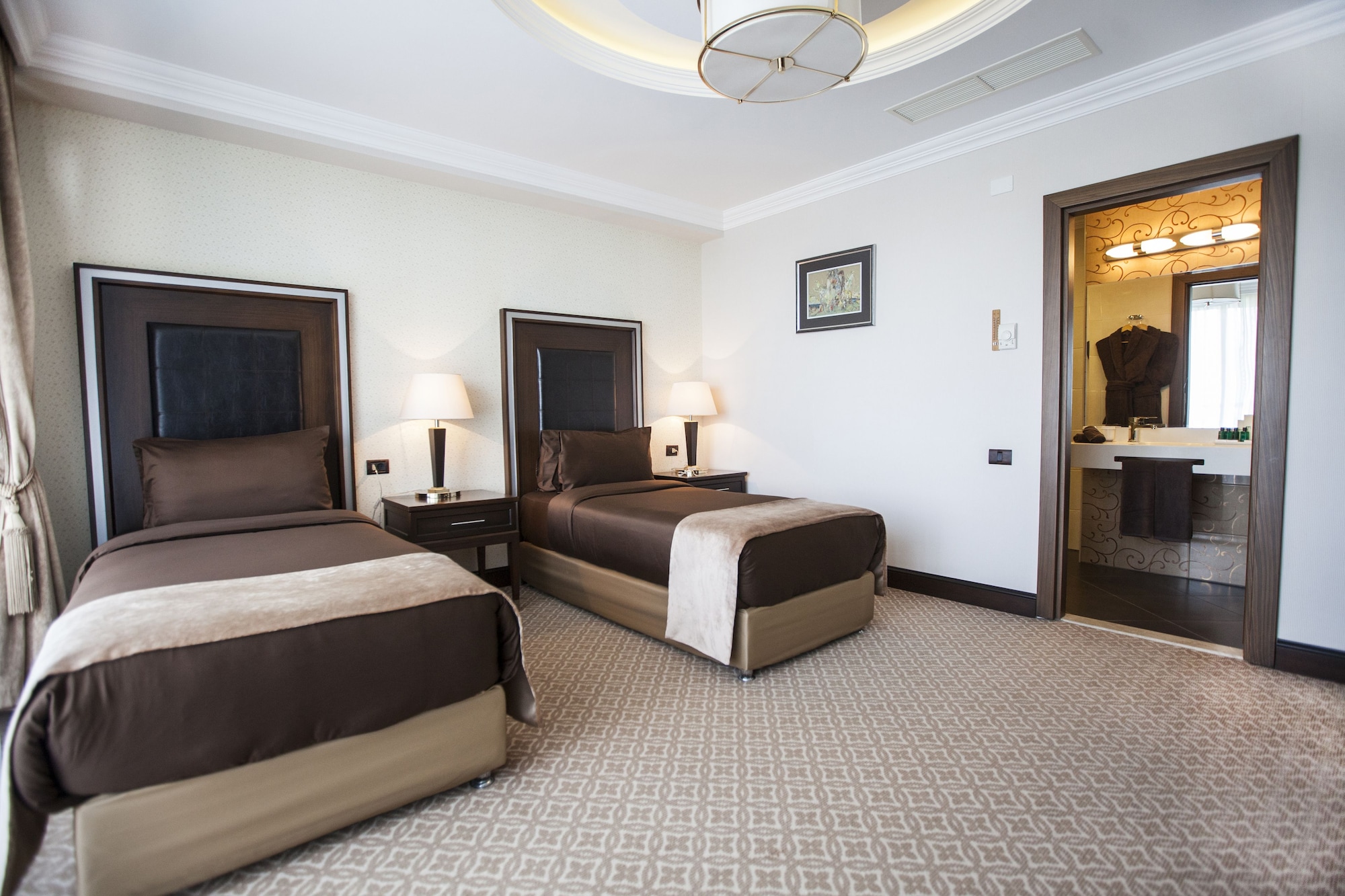 2 Bedrooms, Premium, Suite, 1 King and 1 Single Beds, Chinar Hotel & Spa 4/6