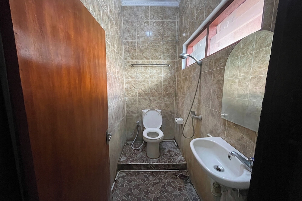 OYO 4003 Ceria Guesthouse Seminyak 37/39