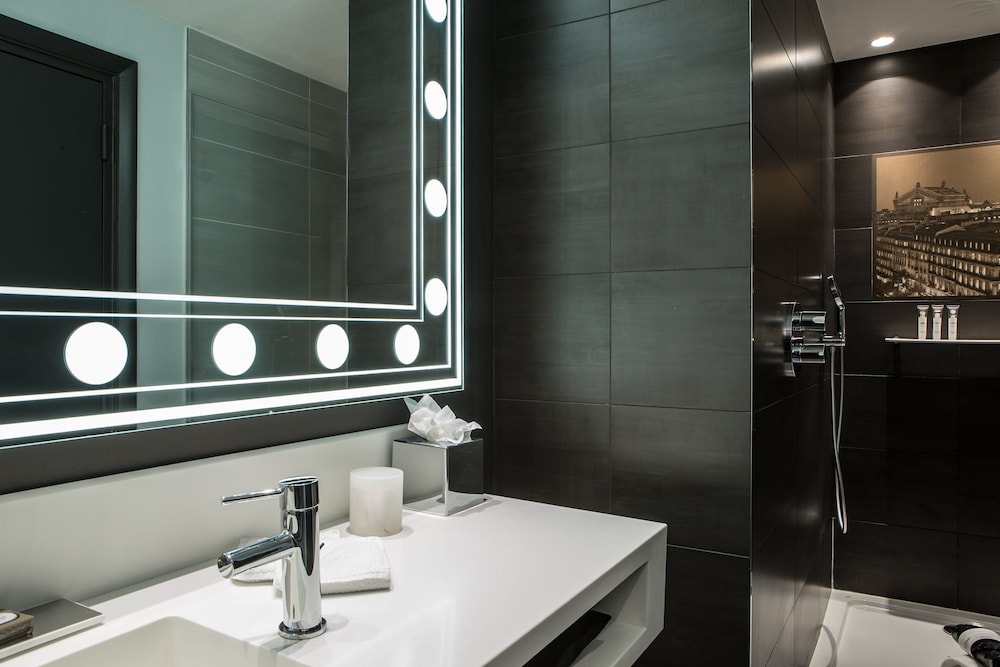 جناح بسرير كوين بغرفة نوم واحدة مع أريكة، Hotel Indigo Paris - Opera by IHG 7/7