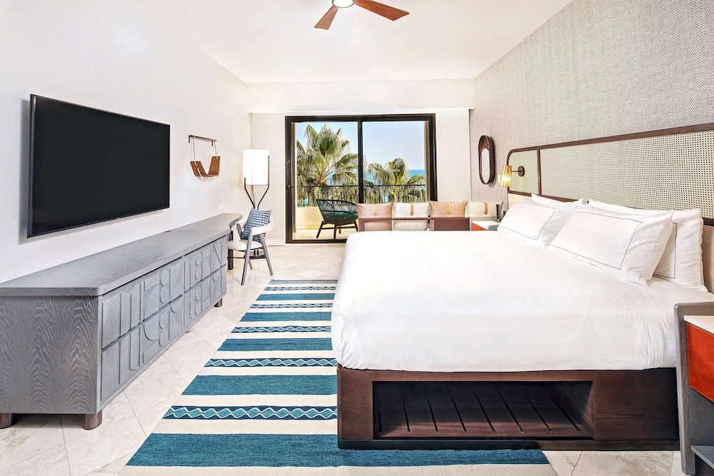 1 BEDROOM, SUITE, KING BED, ACCESSIBLE
