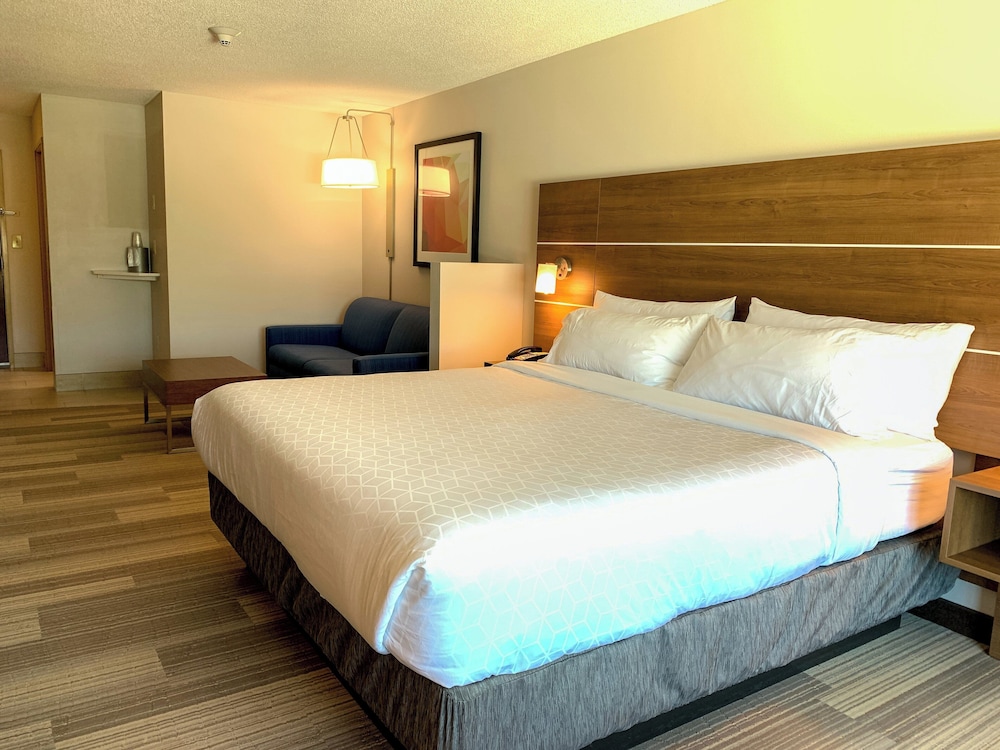 Suite, King Bed, Sofa