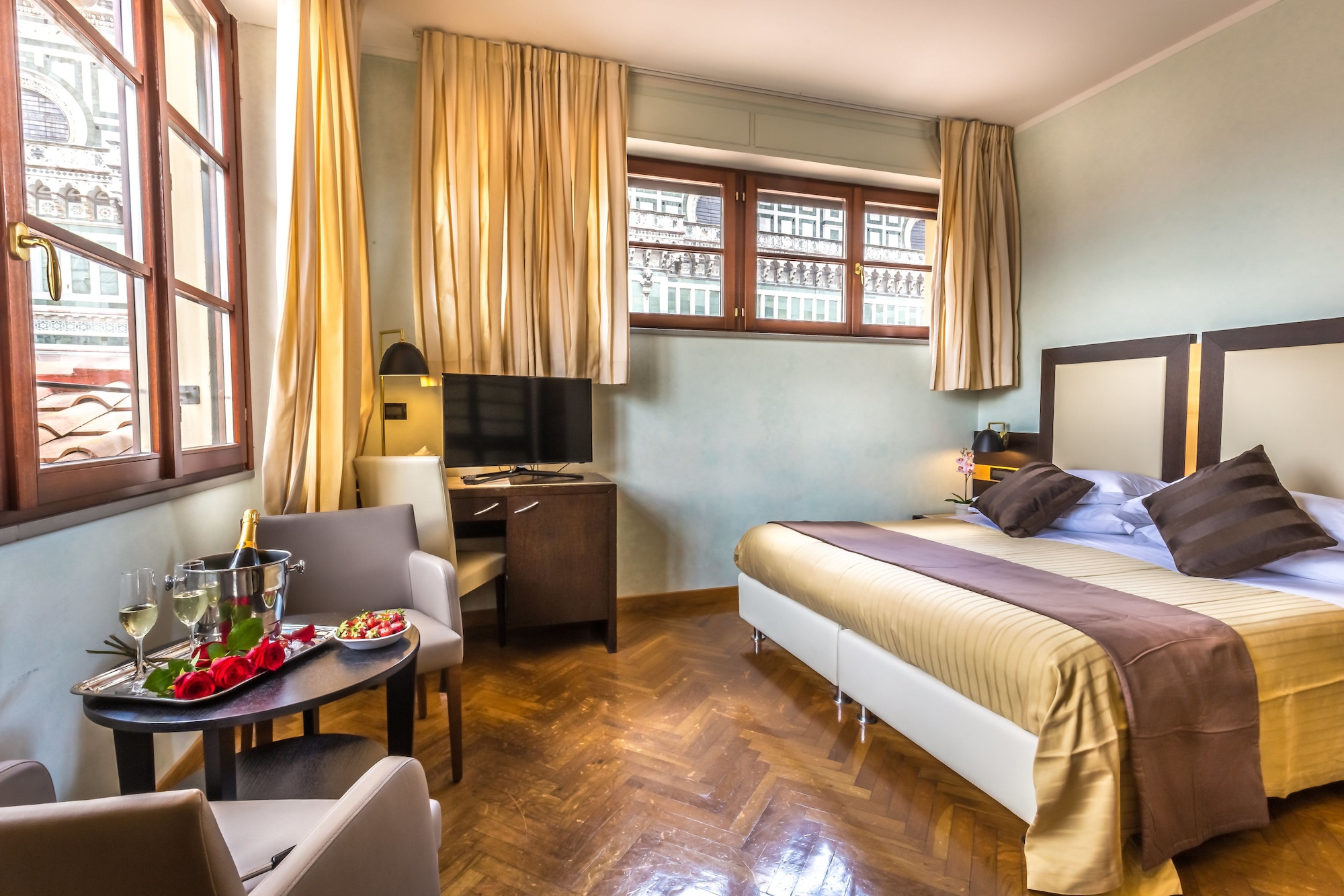 ROOM, DOUBLE BED, DUOMO VIEW