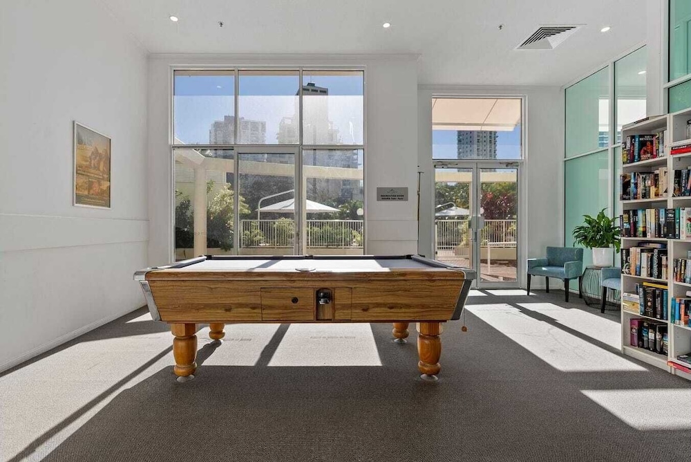 Crest Apartments 12/64