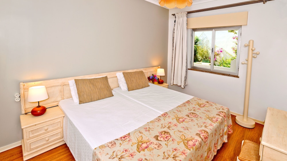 2 BEDROOMS, APARTMENT, TWIN BEDS, SOFA