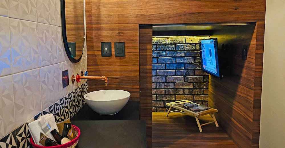 Cadillac Hotel Boutique 50/50