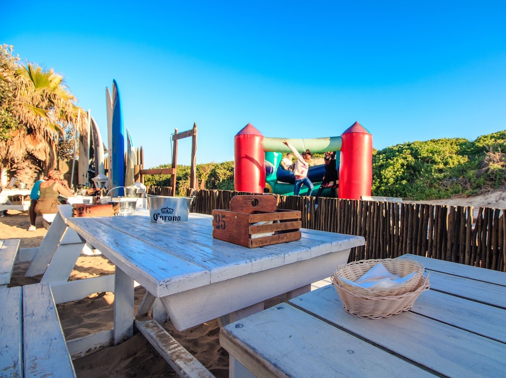 Pili Pili Beach Cabanas 24/30