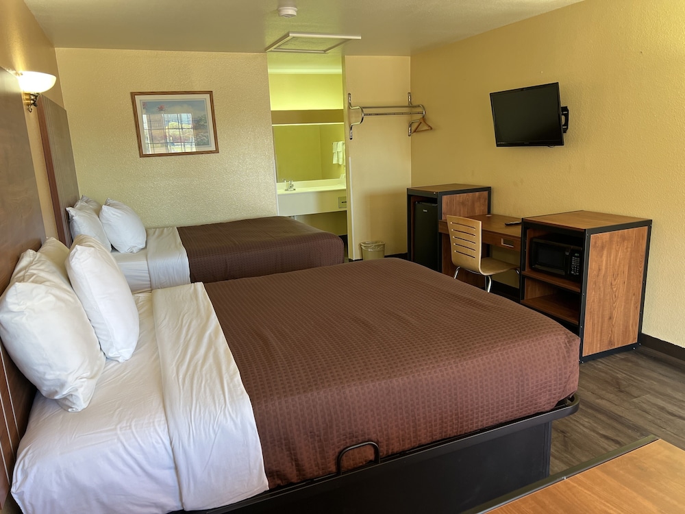 Executive Inn and Suites Lackland AFB 4/17