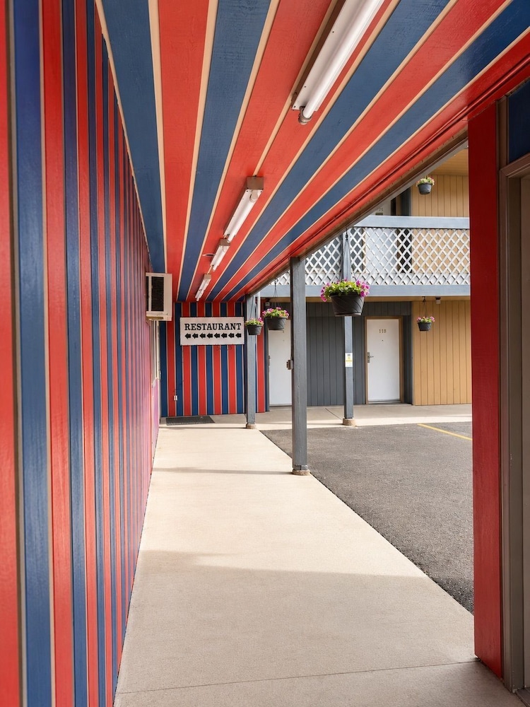 Travelodge by Wyndham Chetwynd 36/42
