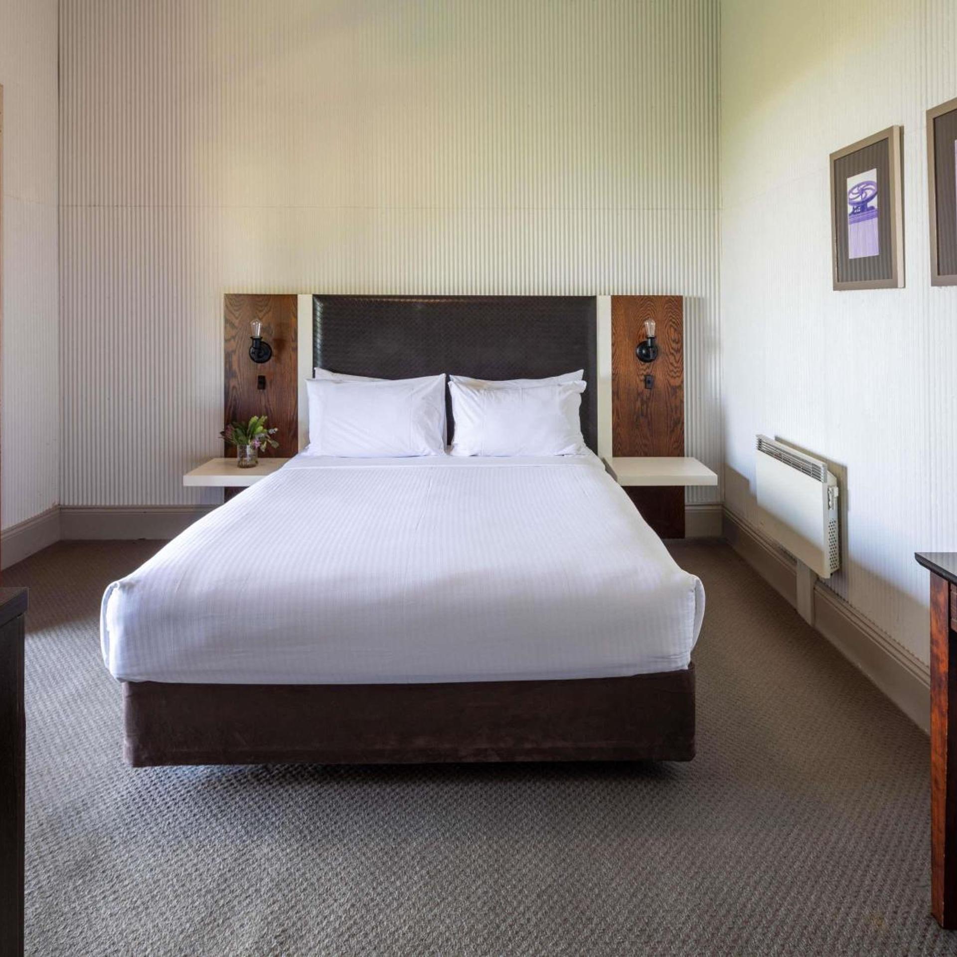 HERITAGE, KING BED