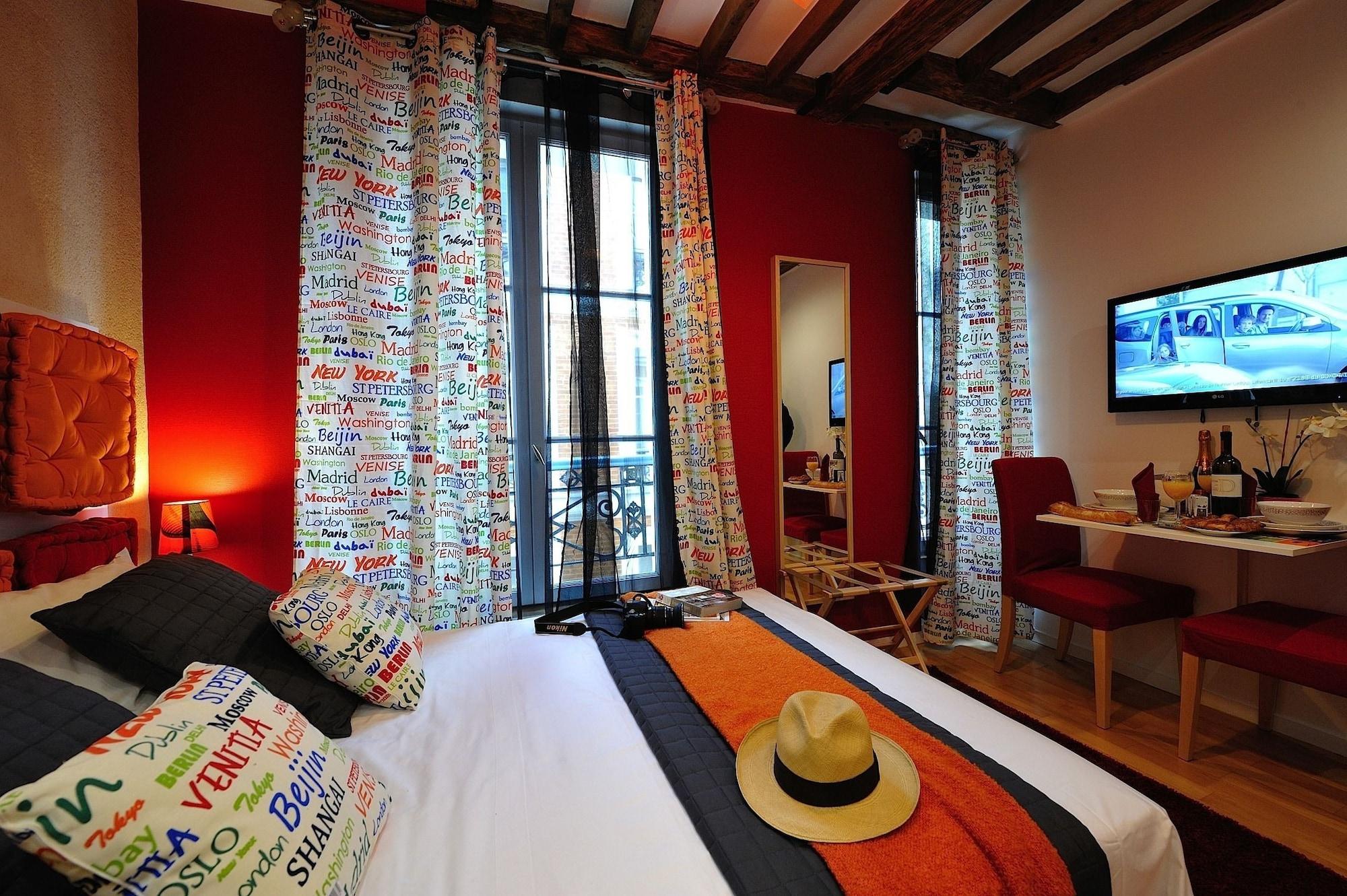 World, Studio، Les Patios Du Marais 2/4
