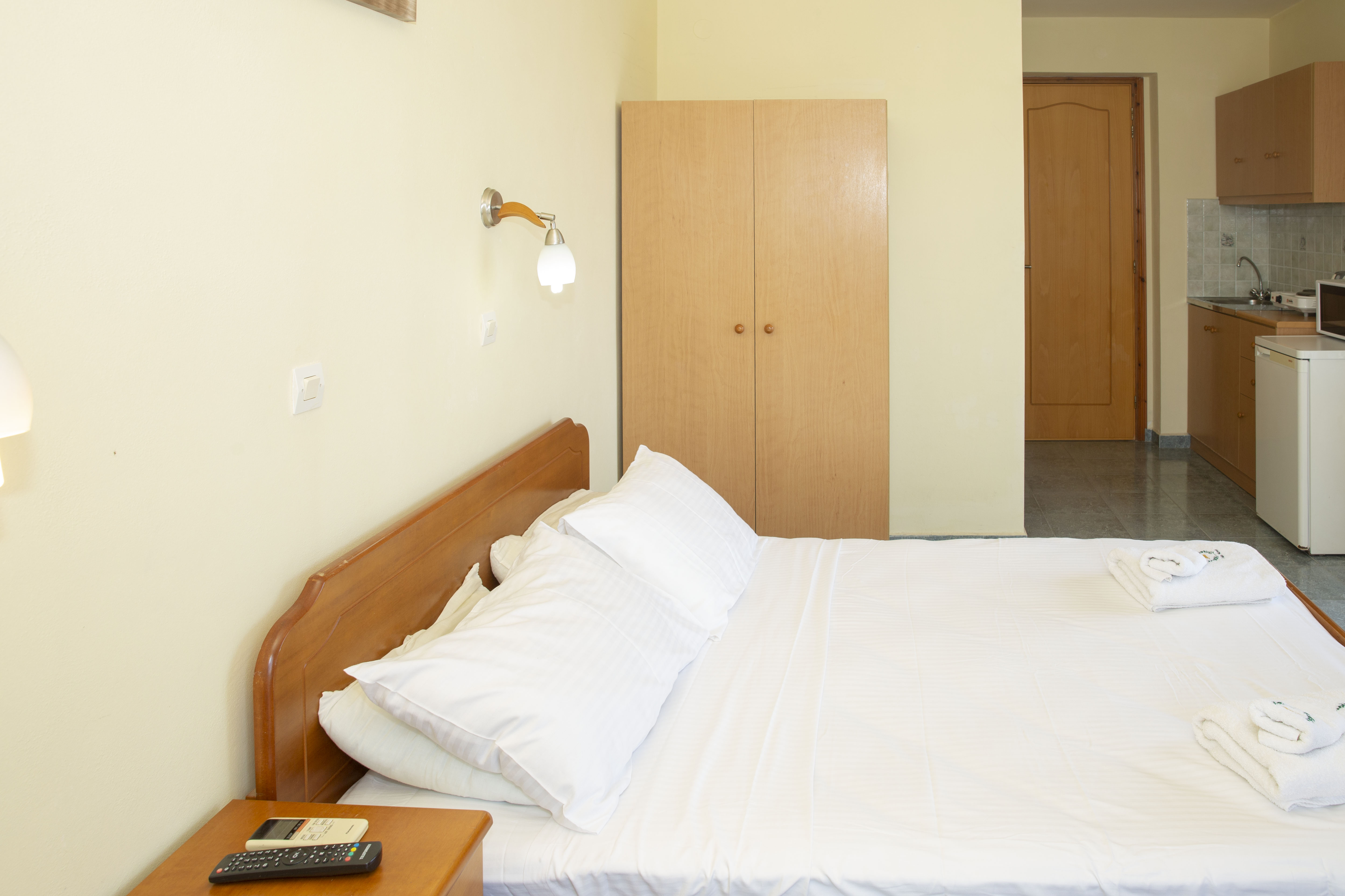 Economy, Double Bed, Alia Luxury Suites and Spa 2/4