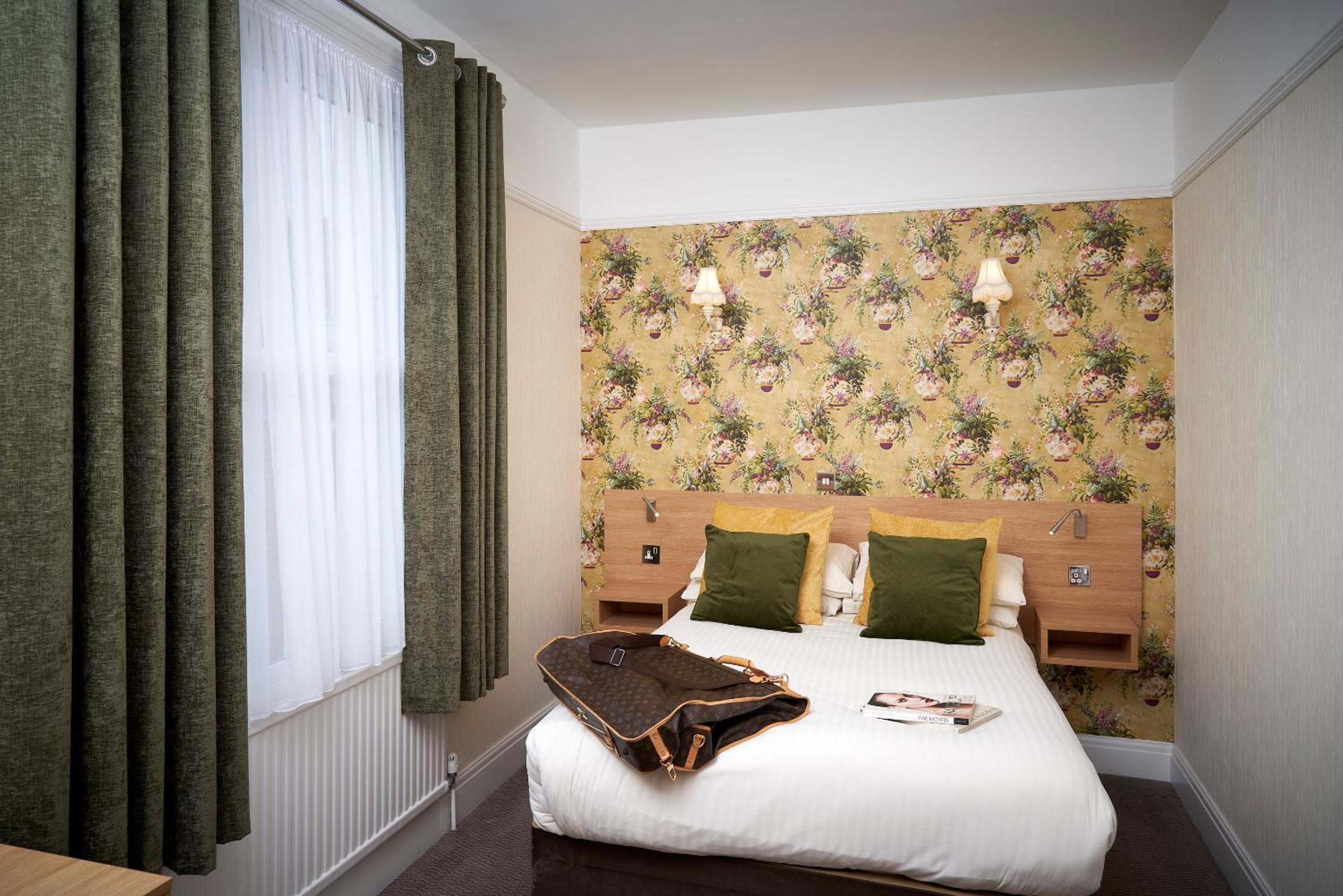 Room, Double Bed