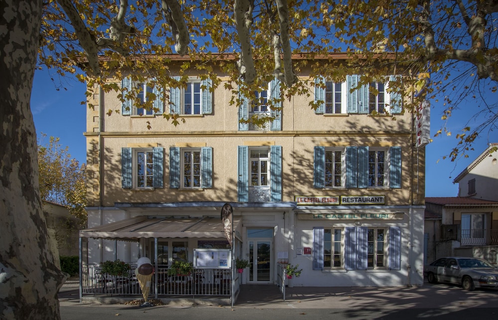 Hotel Restaurant Le Castel Fleuri 2/50