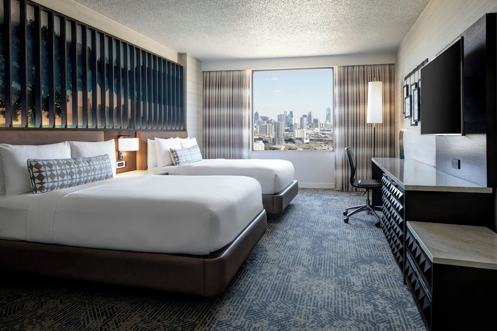 Club, 2 Queen Beds, Accessible