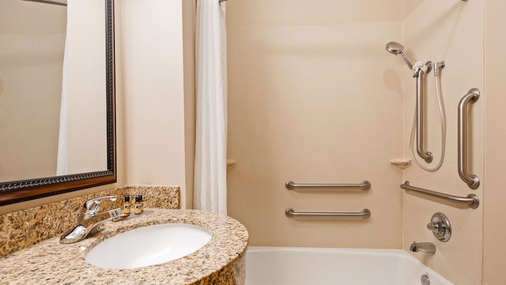 Best Western Plus Butterfield Inn 20/44