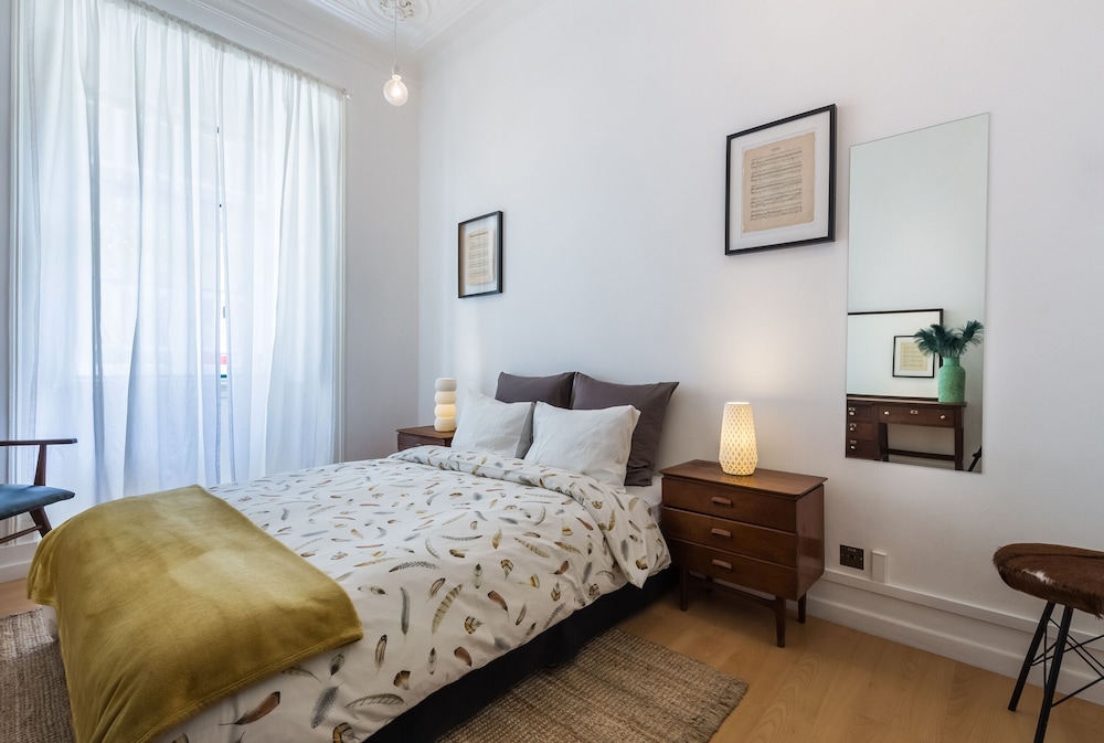 STANDARD, DOUBLE BED, SHARED BATHROOM
