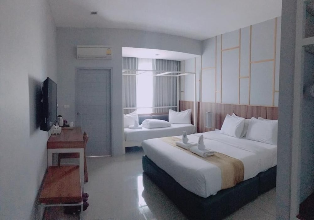 DELUXE, TRIPLE